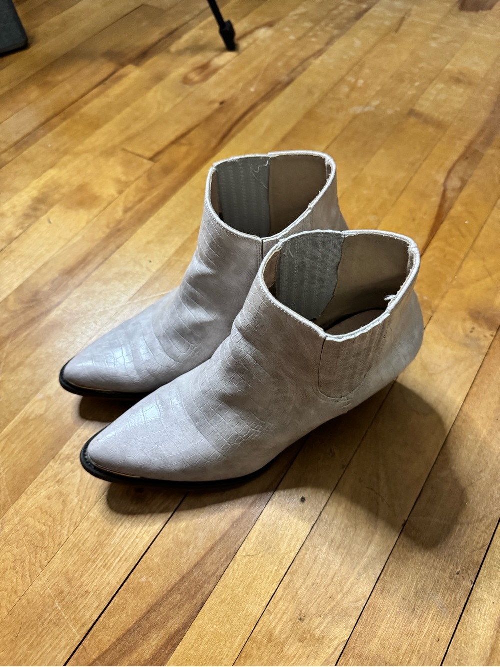 Women's Pointed Toe Ankle Boots in Beige/White